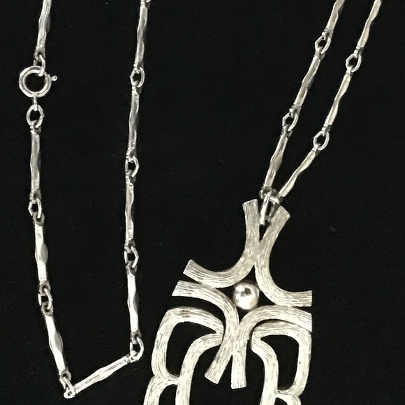 Avon Vintage Necklace Silver Tone Textured Pendant Groovy! - Picture 7 of 10